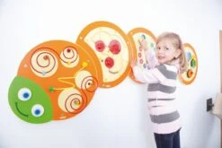 Beleduc Wandelement „Raupe“ | Waage | Lernspielzeug & Motorik-Spielzeug 23632 5 Beleduc Wandelement „Raupe“ | Waage | Lernspielzeug & Motorik-Spielzeug 23632 -Holzspielzeug-Peitz 23630 K 300 Wandspiel Raupe Kopf Motorikschleife Lernspielzeug 1 4