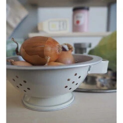 Kinder-Küchenset Im Koffer | 13-teilig | Metall | Töpfe | G12022 -Holzspielzeug-Peitz Kuechenset G12022 Sieb Zwiebel