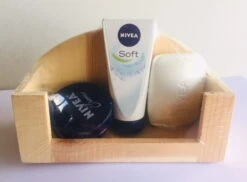 Tanner Kinder-Nivea-Ständer-Set | Seife-Creme-Duschlotion | Kaufladenzubehör 0091.7