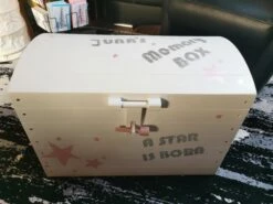 Holz-Schatzkiste Mittel-No.2 L 48 | Kinder-Truhe | Piratentruhe | PW2213 10 Holz-Schatzkiste Mittel-No.2 L 48 | Kinder-Truhe | Piratentruhe | PW2213 -Holzspielzeug-Peitz Schatzkiste Memoriebox Geburtstag 0