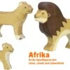 Löwe, Löwin, Löwenbaby | 3-teiliges Tiere Set | Arche Spielfiguren | Holztiger | HT-Set-80139+80140+80141 2 Löwe, Löwin, Löwenbaby | 3-teiliges Tiere Set | Arche Spielfiguren | Holztiger | HT-Set-80139+80140+80141 -Holzspielzeug-Peitz afrika spielfiguren set arche loewen1